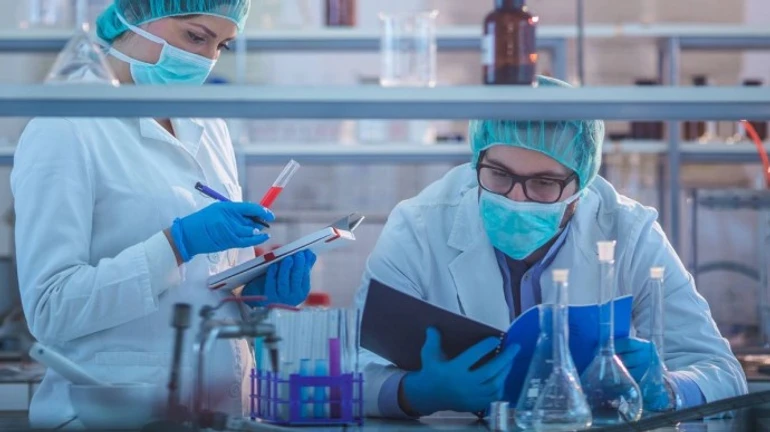 Вакцины Pfizer и AstraZeneca действены против нового мутировавшего Covid – исследование