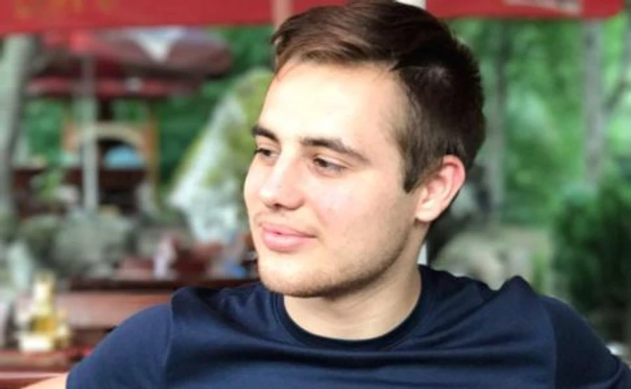 Зі списку Слуги народу зник сумнівний юнак – ЗМІ