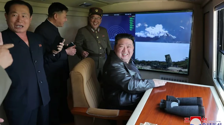 Лидер КНДР наблюдал за испытаниями дальнобойных ракет – СМИ