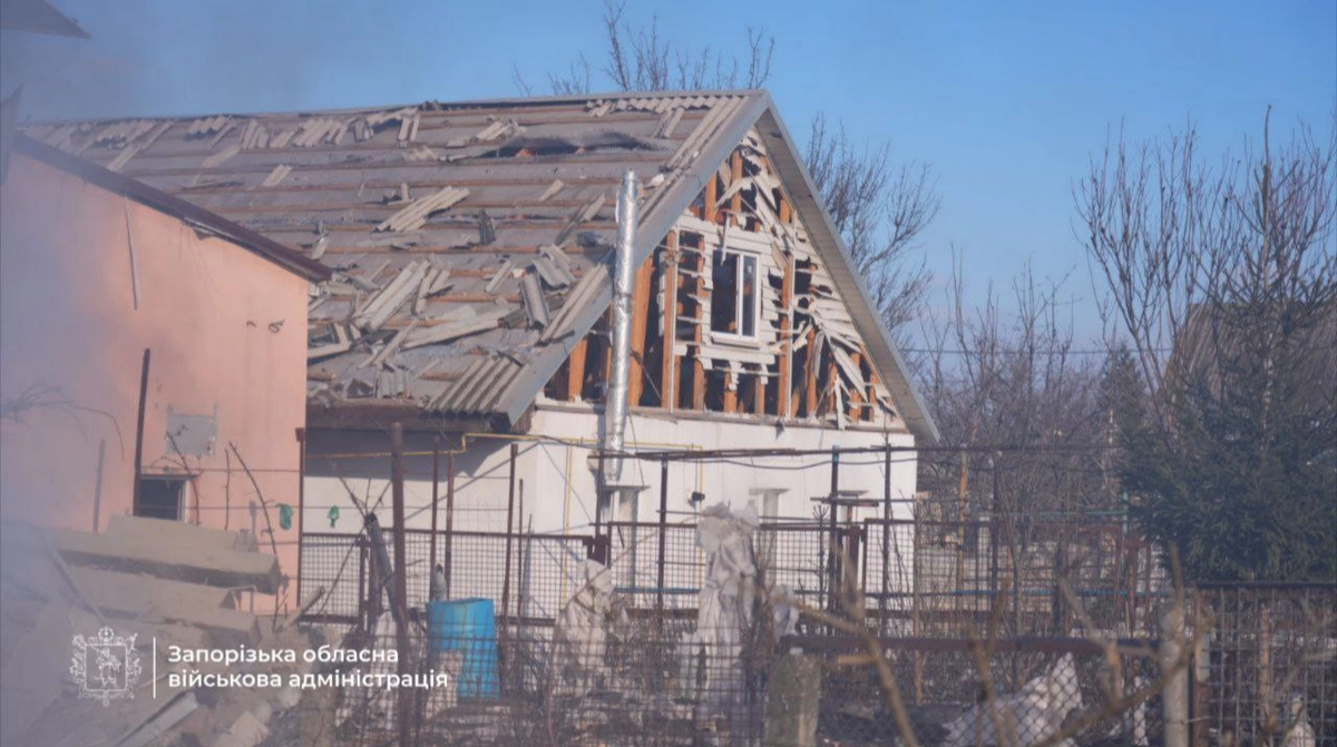 Russians hit Zaporizhzhia for second time today, leaving women and child injured