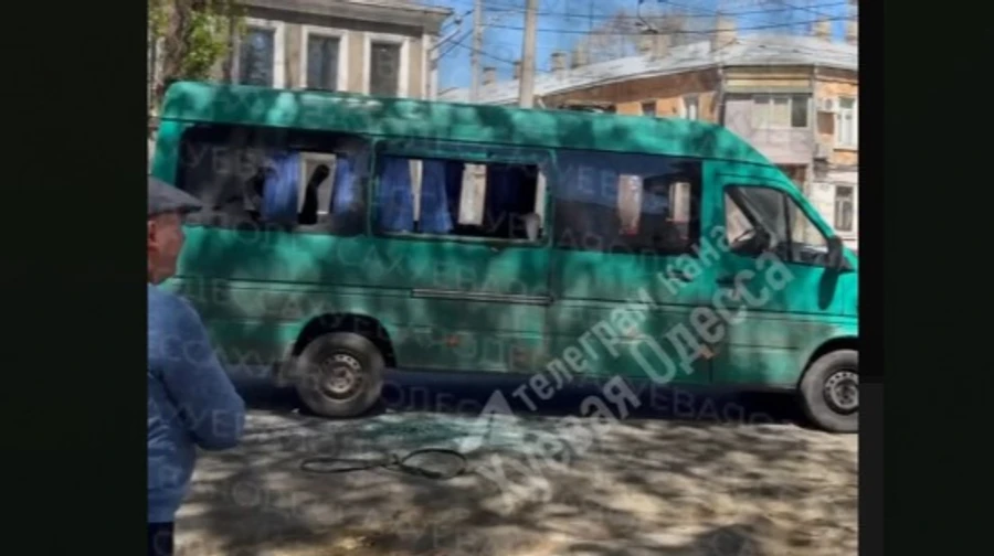 В Одесі із газом напали на бус ТЦК: кілька військовозобов’язаних втекли