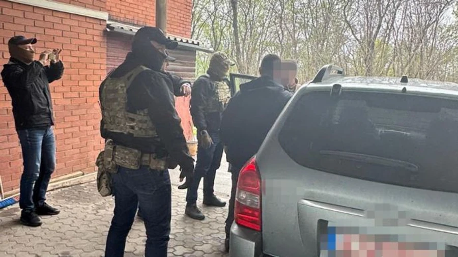 Боєць продавав авто, отримане від волонтерів, – його затримали