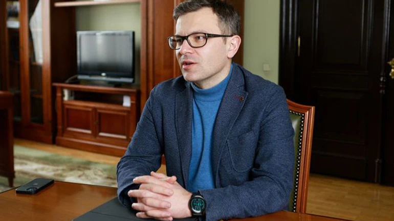 Когда НБУ откажется от фиксированного курса и как футбол влияет на валютный рынок. Интервью с замглавы