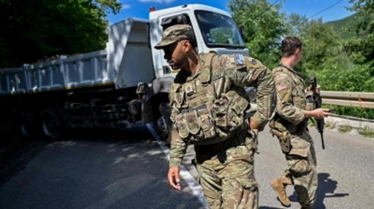 Will tension between Kosovo and Serbia lead to war, and what should Kyiv do?