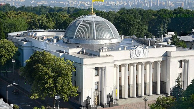 Під Радою сотні пенсіонерів МВС побилися з правоохоронцями