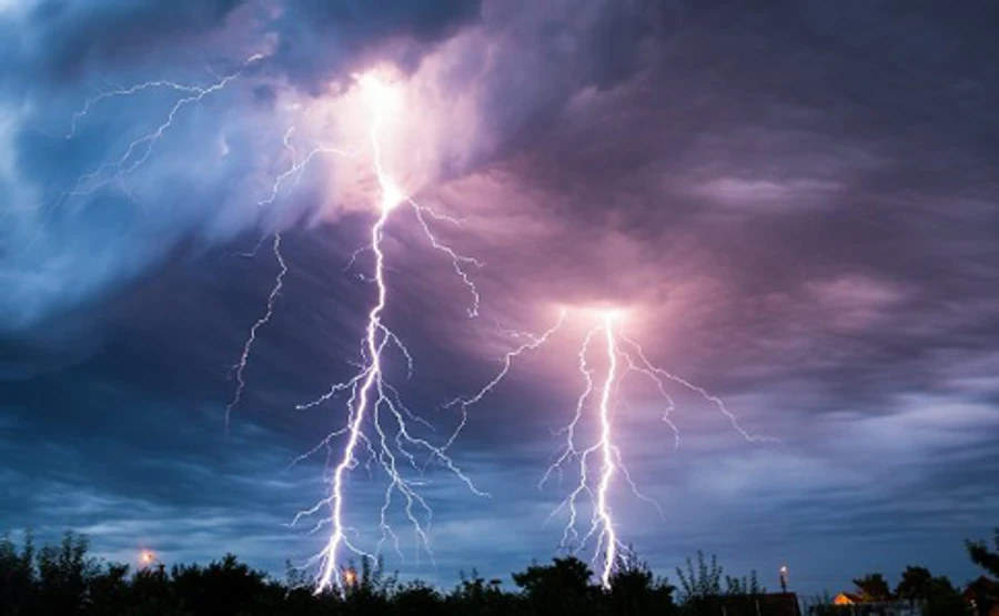 На Украину обрушатся грозы со шквалами