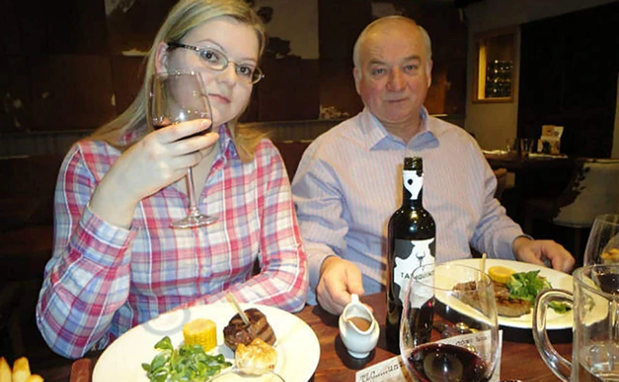 Яд для Скрипаля могли подбросить в багаж его дочери в Москве