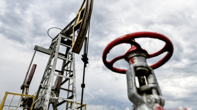 Russians preparing for record low oil prices, says Ukraine's foreign intelligence