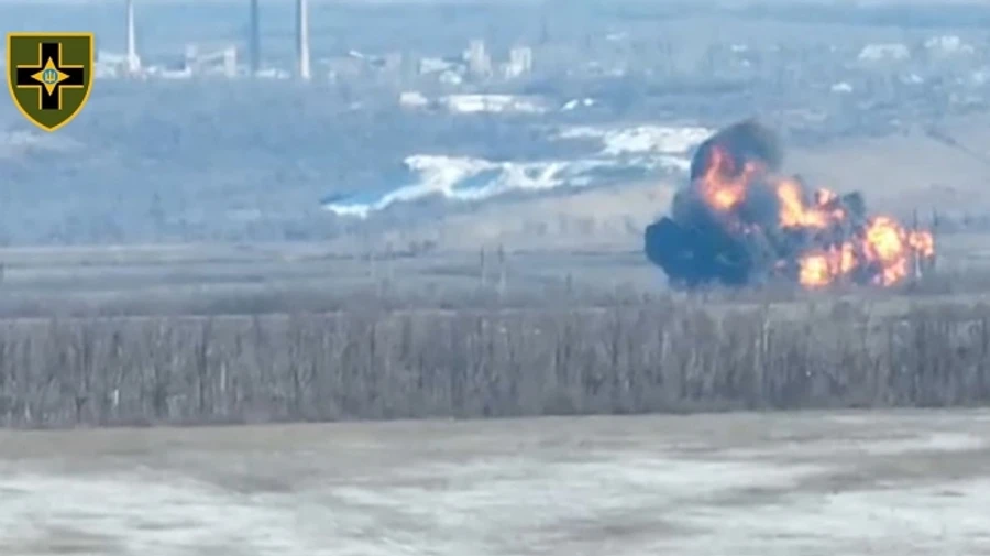 Ukrainian forces destroy Russian Su-25 attack aircraft and damage helicopter – video