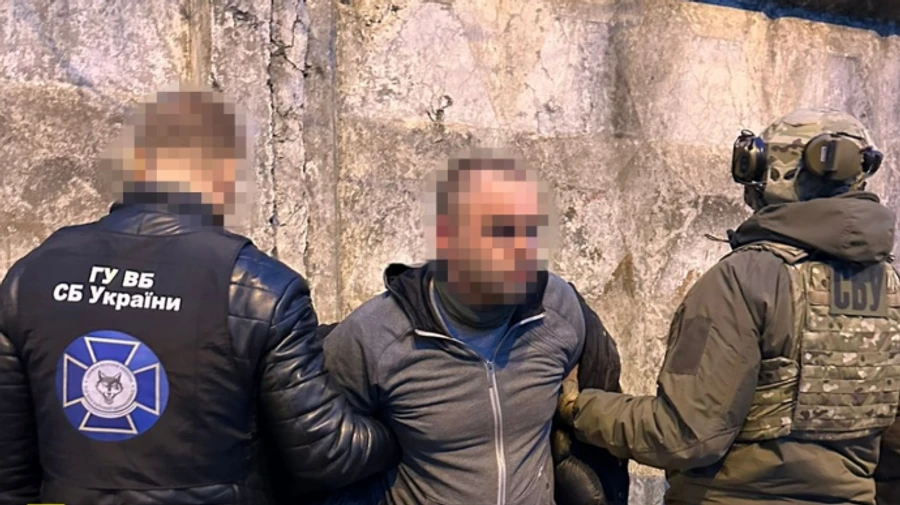 Псевдоагент СБУ намагався відібрати у волонтера 50 тисяч доларів, зібрані для військових