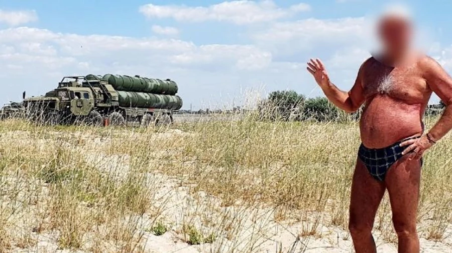 Occupiers' air defence systems near Yevpatoria were photographed by beachgoers