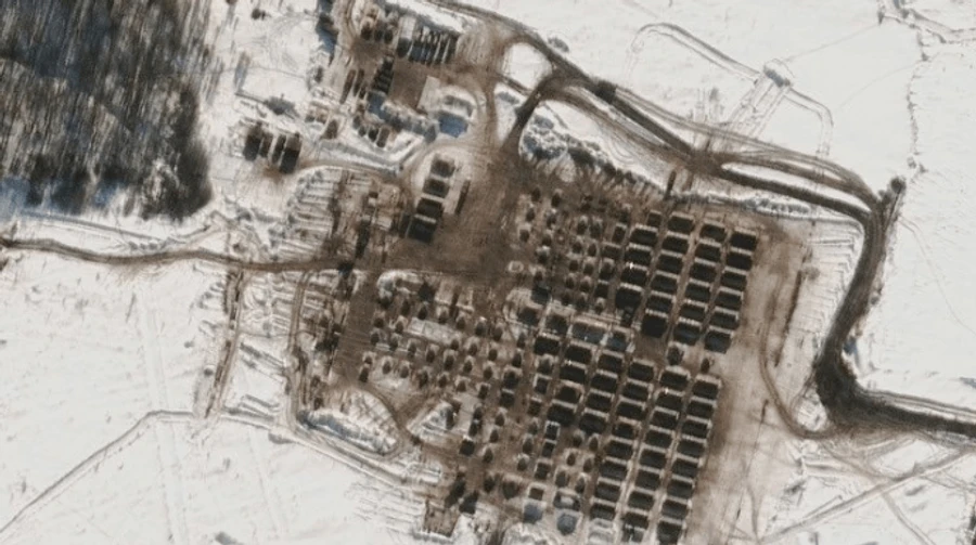 Росія і далі везе війська та техніку до Білорусі та в Крим — нові знімки