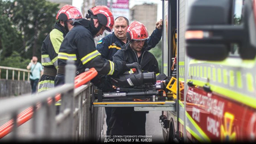 В Киеве мужчину зажало между платформой и вагоном поезда