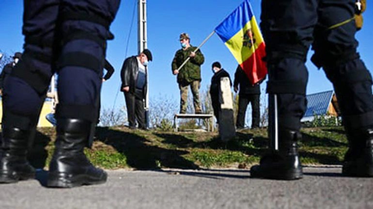 Дружити навіть із ворогами: як Маї Санду доведеться виводити Молдову з політичної кризи