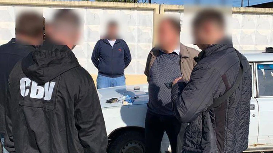 Посадовець мерії намагався підкупити членів виборчкому на Одещині – СБУ