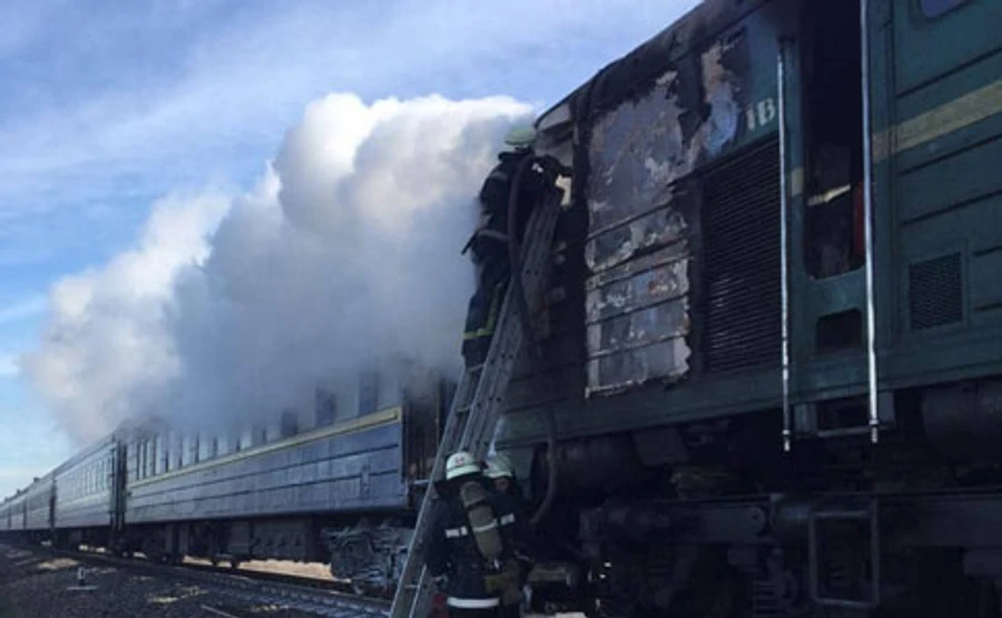 Горел тепловоз пассажирского поезда Харьков-Херсон