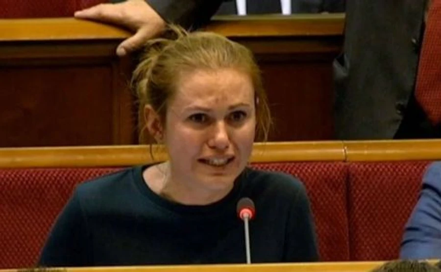 Слуга народу розплакалася в сесійній залі