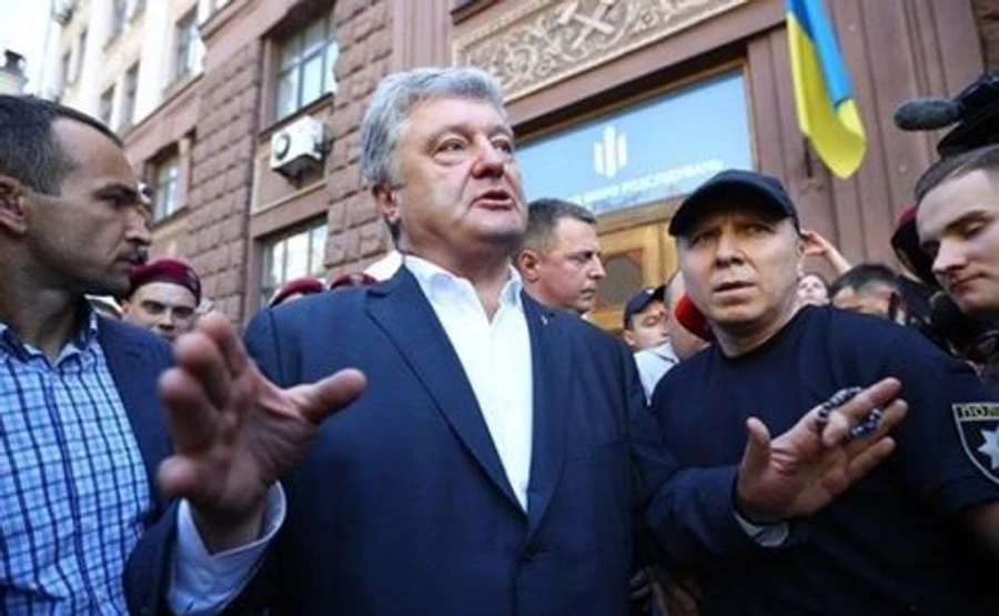 Порошенко говорит, что в ГБР его спрашивали о моряках и Привате. У Трубы опровергают