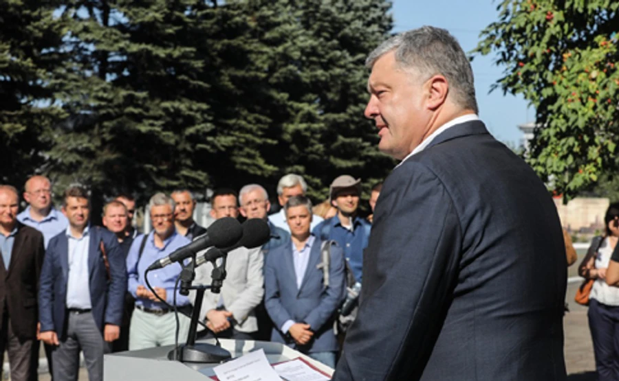 Порошенко подписал закон о повышении соцзащиты военных