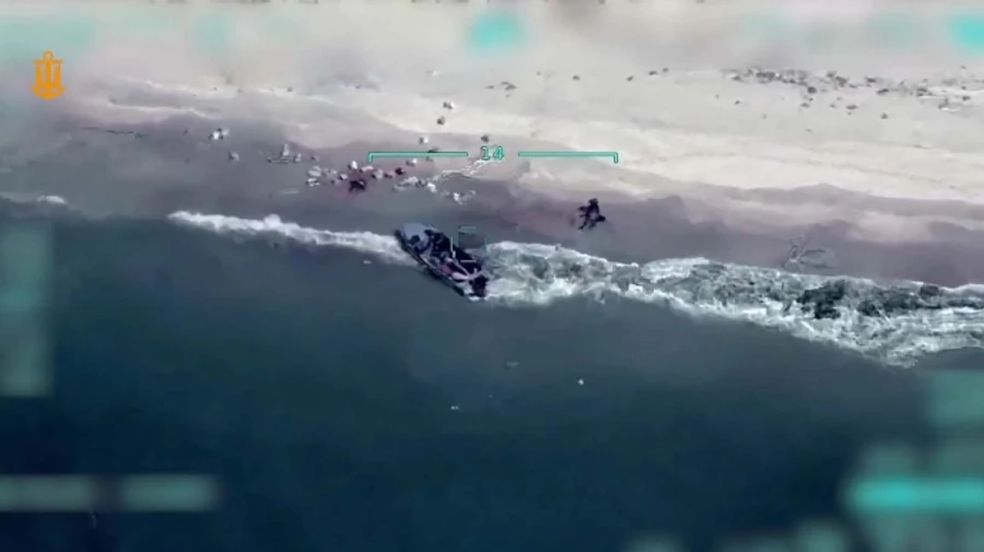 Ukrainian Navy destroys high-speed landing boat, killing seven Russian soldiers – video