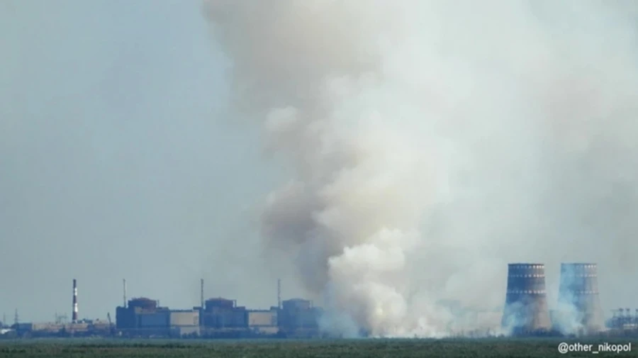 Fire spotted near Zaporizhzhia Nuclear Power Plant: early reports indicate that cargo port is on fire – photos