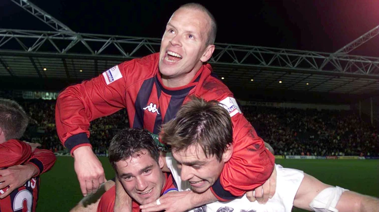 Тренер кипрского соперника Динамо – звезда 1990-х. Над ним издевался Редондо, а волосы сдул фен Фергюсона