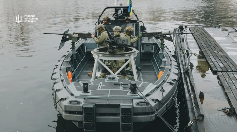 Медики ГУР рассказали, как спасали раненого бойца в открытом море