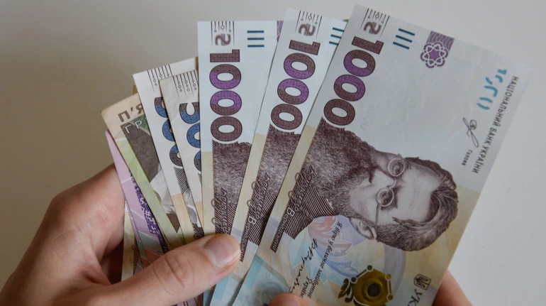 Тысяча зимней поддержки: украинцы уже использовали 12 миллиардов гривен выплат