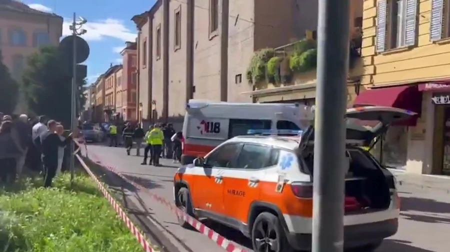 У центрі італійського міста авто в'їхало в натовп людей, є серйозно поранені