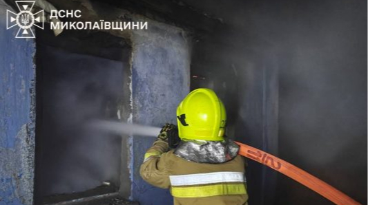 На Миколаївщині росіяни атакували склад харчової промисловості, виникла пожежа – ОВА