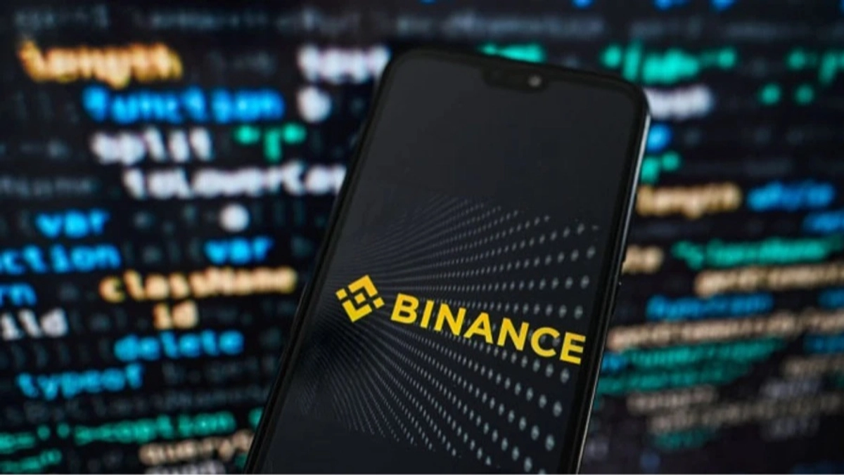 Binance заявила про призупинення всіх операцій