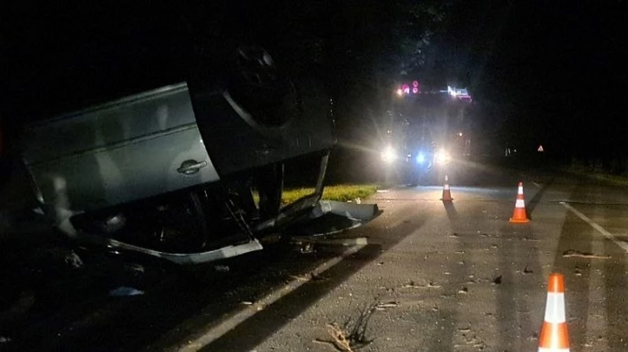 Под Киевом легковушка с 13 людьми опрокинулся на крышу, двое погибших