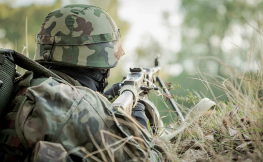 На Донбасі поранили бійця