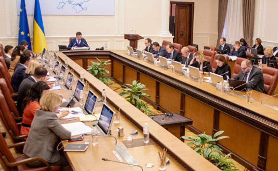 Після скандалу із зарплатами уряд вирішив щомісяця публікувати доходи міністрів