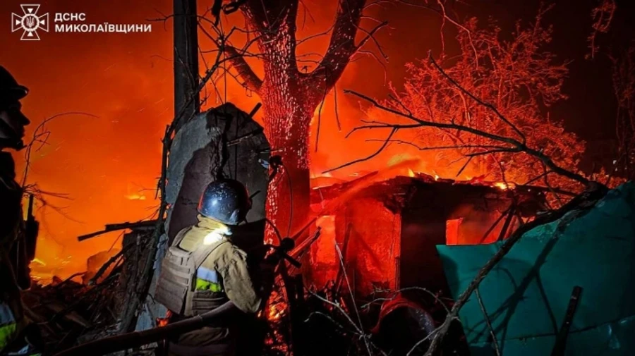 Russia launches missile strike on Mykolaiv: houses destroyed, 7 injured – photos