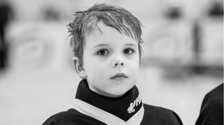 Любляча мама та юний хокеїст: спогади про сім'ю, яка загинула через обстріл Харкова