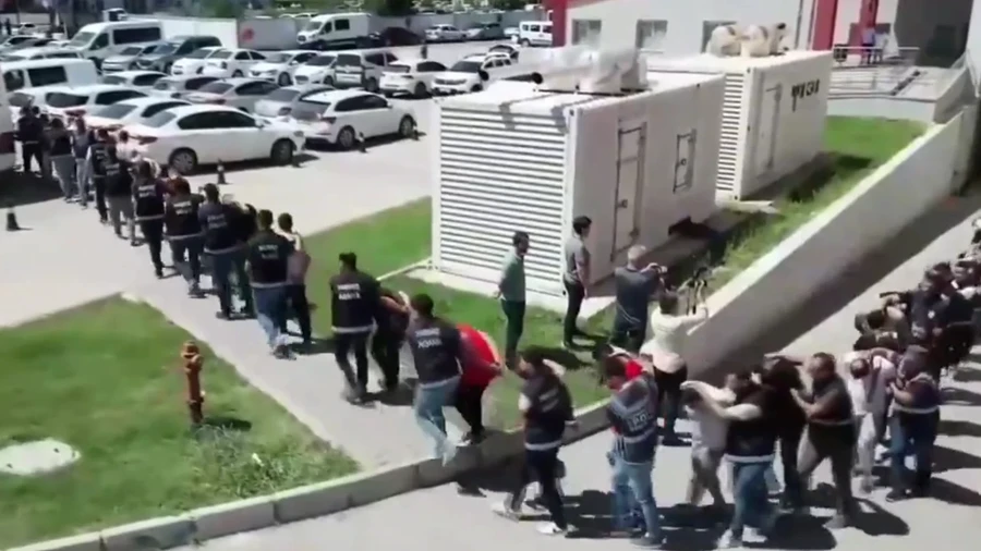 У Туреччині затримали 85 людей під час рейдів проти банди, яку пов’язують з підпалом Starlink у Польщі