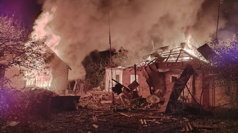 Россияне ударили беспилотниками по Полтавщине: 2 человека достали из горящего дома