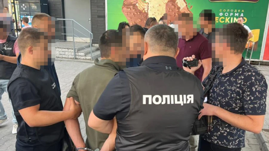 Полицейские задержали военного ТЦК, который торговал справками для уклонистов