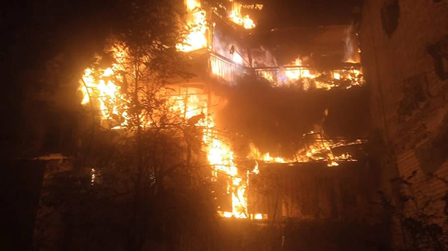 Russians hit 9-storey residential building in Kherson, killing woman, injuring 12 people