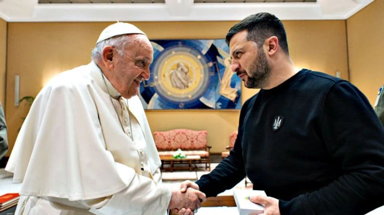 Zelenskyy and the Pope talked for 40 minutes and exchanged gifts