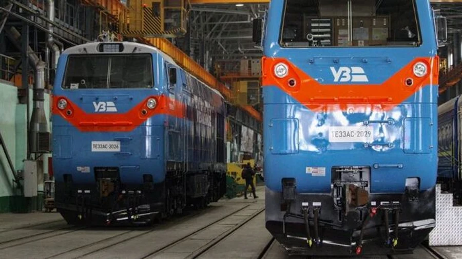 Из-за атак на энергообъекты Укрзализныця задействовала тепловозы, есть задержки рейсов