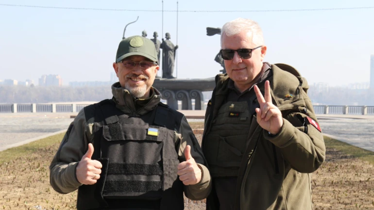 Министр обороны Литвы лично приехал в Киев, несмотря на обстрелы