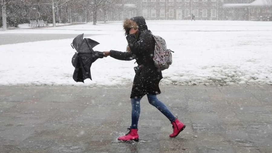 Початок тижня буде вітряним, з мокрим снігом та дощем
