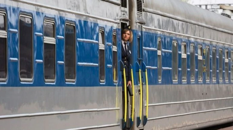 Укрзалізниця закрила продаж квитків до Луцька  і Тернополя 