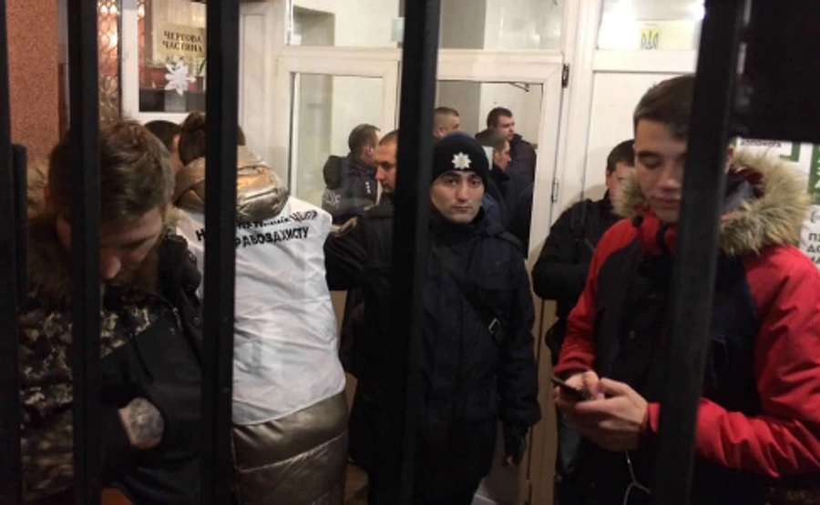 Полиция задержала 4 активистов С14 из-за конфликта в Институте сердца