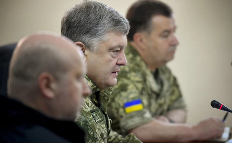 Порошенко закінчив АТО і почав операцію Об'єднаних сил