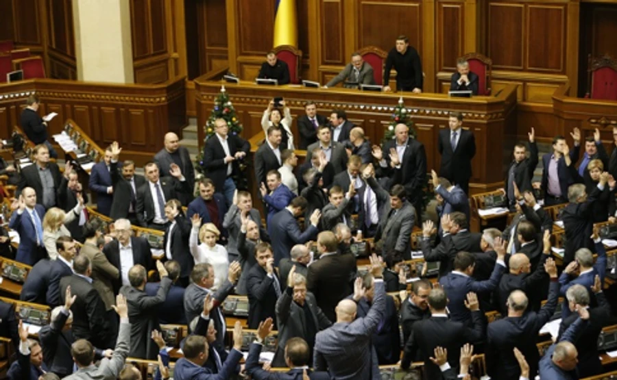 КС разрешил тем, кто голосовал за законы 16 января, возглавлять выши