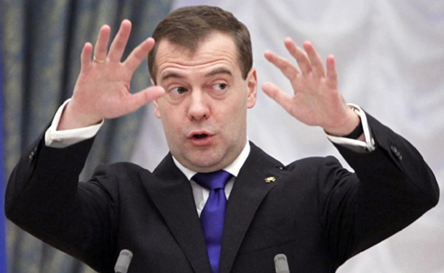 Медведєв підписав санкції проти України і вимагає стягнути борг Януковича