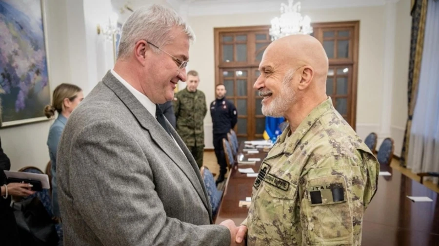 Top NATO general visits Ukraine and meets foreign minister – photo